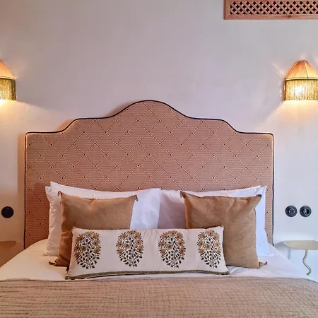 Nomad & Hotel