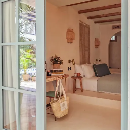 Nomad & Hotel 5*