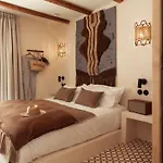 فندق Nomad &