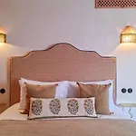 Nomad & Hotel