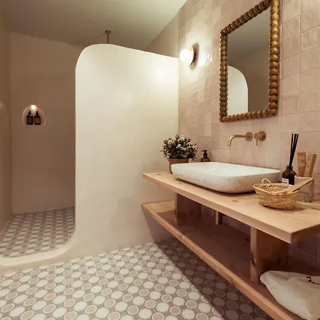 Nomad & Hotel