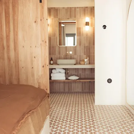 Hotel Nomad & 5*