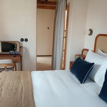 Nomad & Hotel